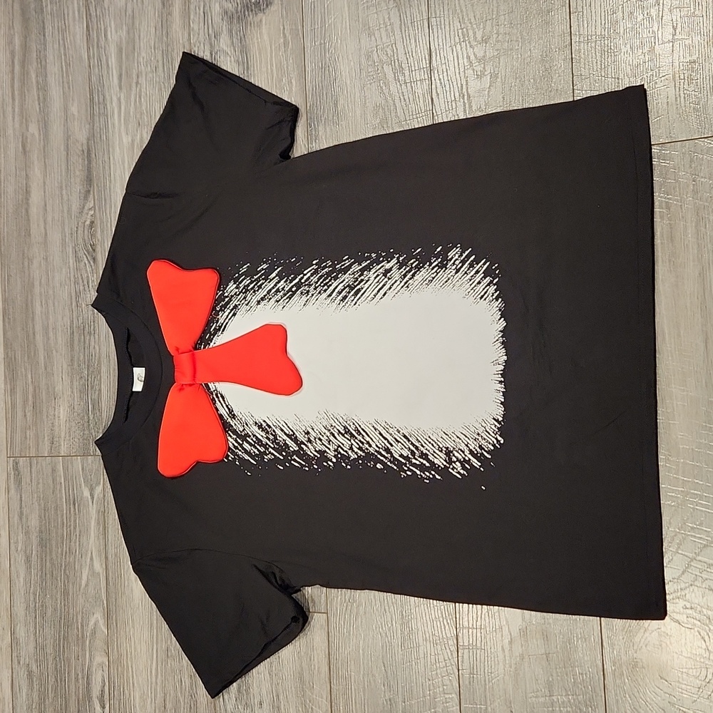 EUC Dr. Seuss Men's sz L tshirt w/tie stitched on the outside of shirt